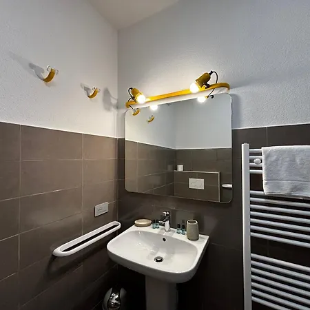 Dennis House - Larihome A86 Apartament Gravedona