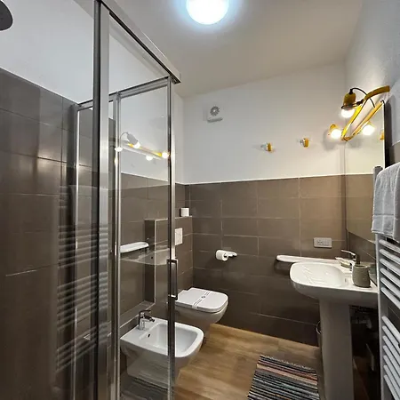 Dennis House - Larihome A86