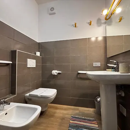 Dennis House - Larihome A86 *