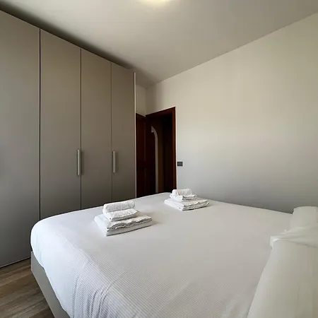 Dennis House - Larihome A86 Apartment *