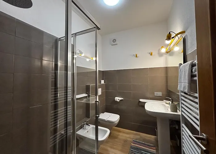 Dennis House - Larihome A86