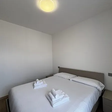 Dennis House - Larihome A86